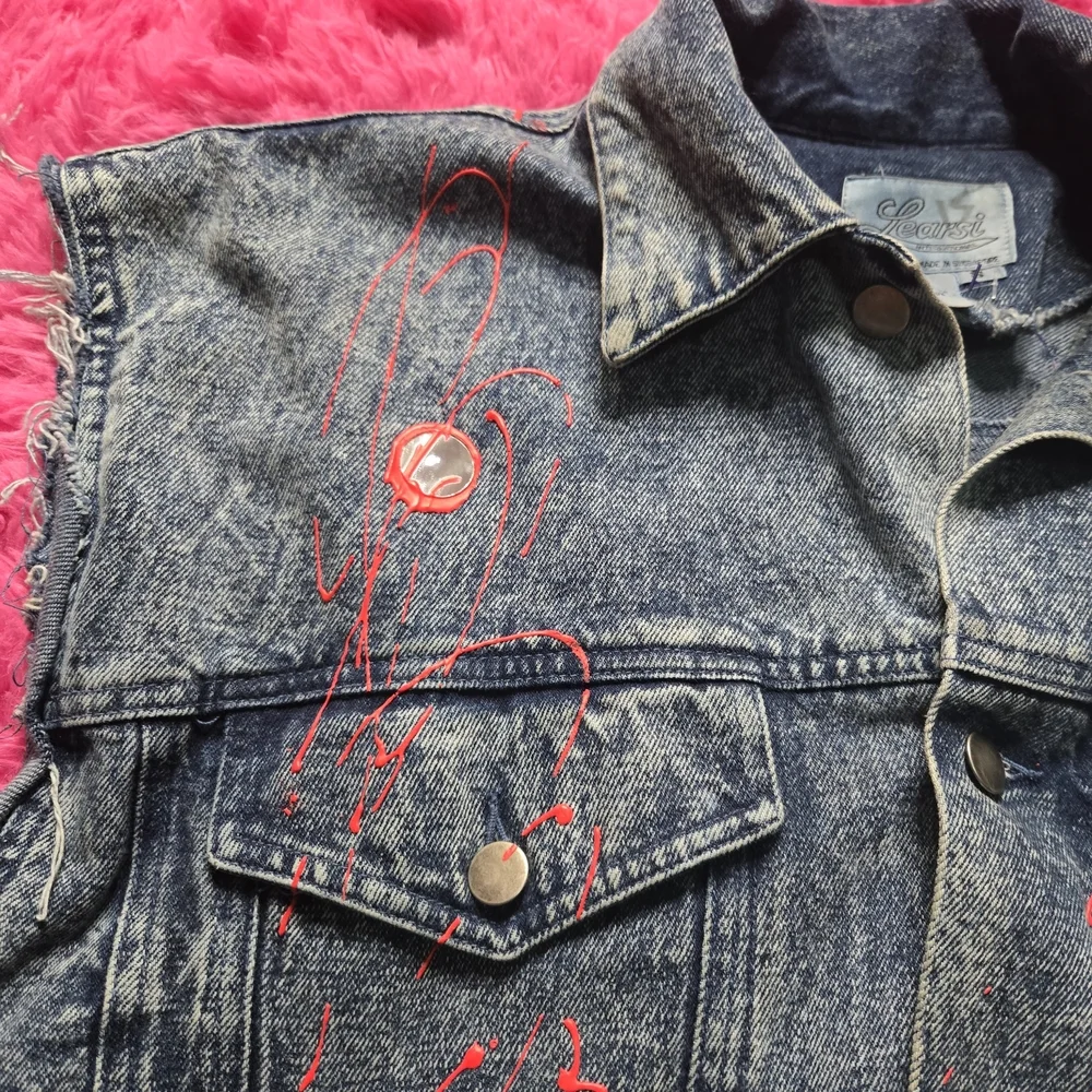 LEARSI VINTAGE Men's Graphic Denim Vest with Red Design